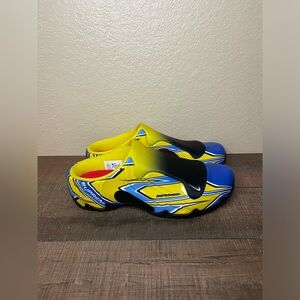 Supreme x Nike Clogposite “Opti Yellowe Blue”
- Size 10.5 Men.